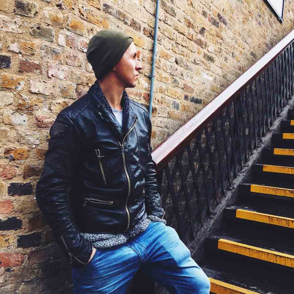 You are currently viewing Logan Dixon